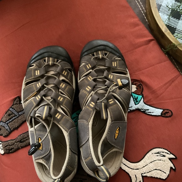 Keen Men’s Newport H2 Sandal  Gray Style Number 1008399 Size 10.5